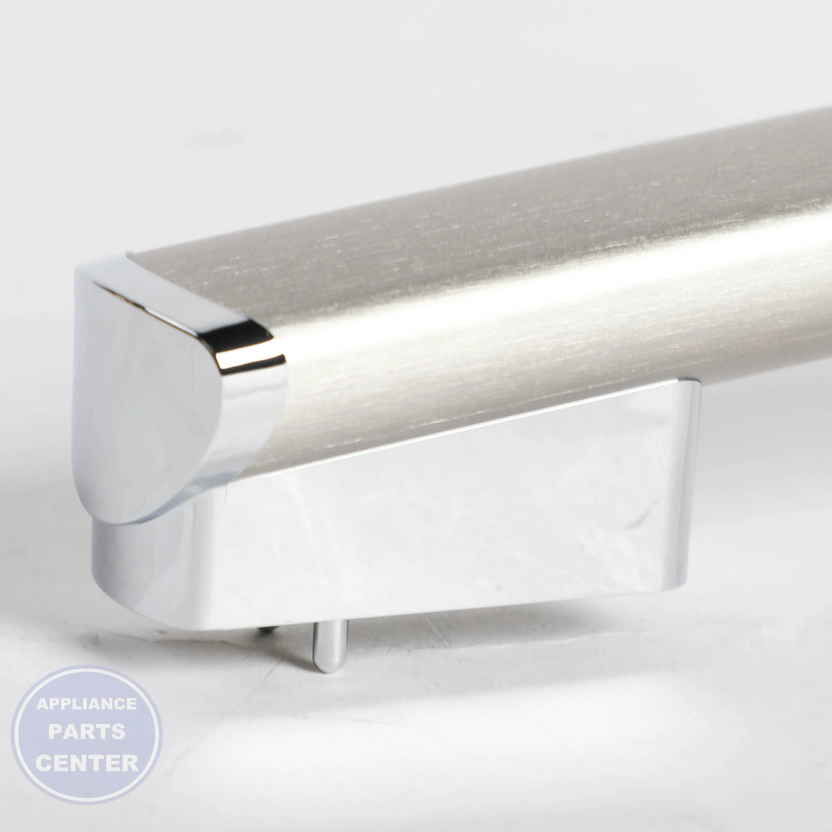 HANDLE AND END CAP ASM WB15X24967 - Side view with durable construction