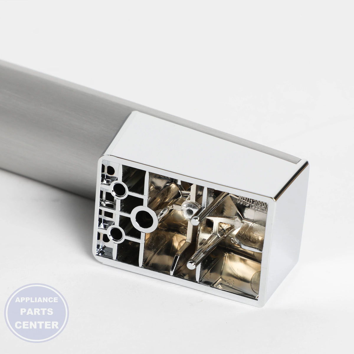 GEH HANDLE AND END CAP ASM WB15X33521 - Installation in GEH Range model showing key mounting points