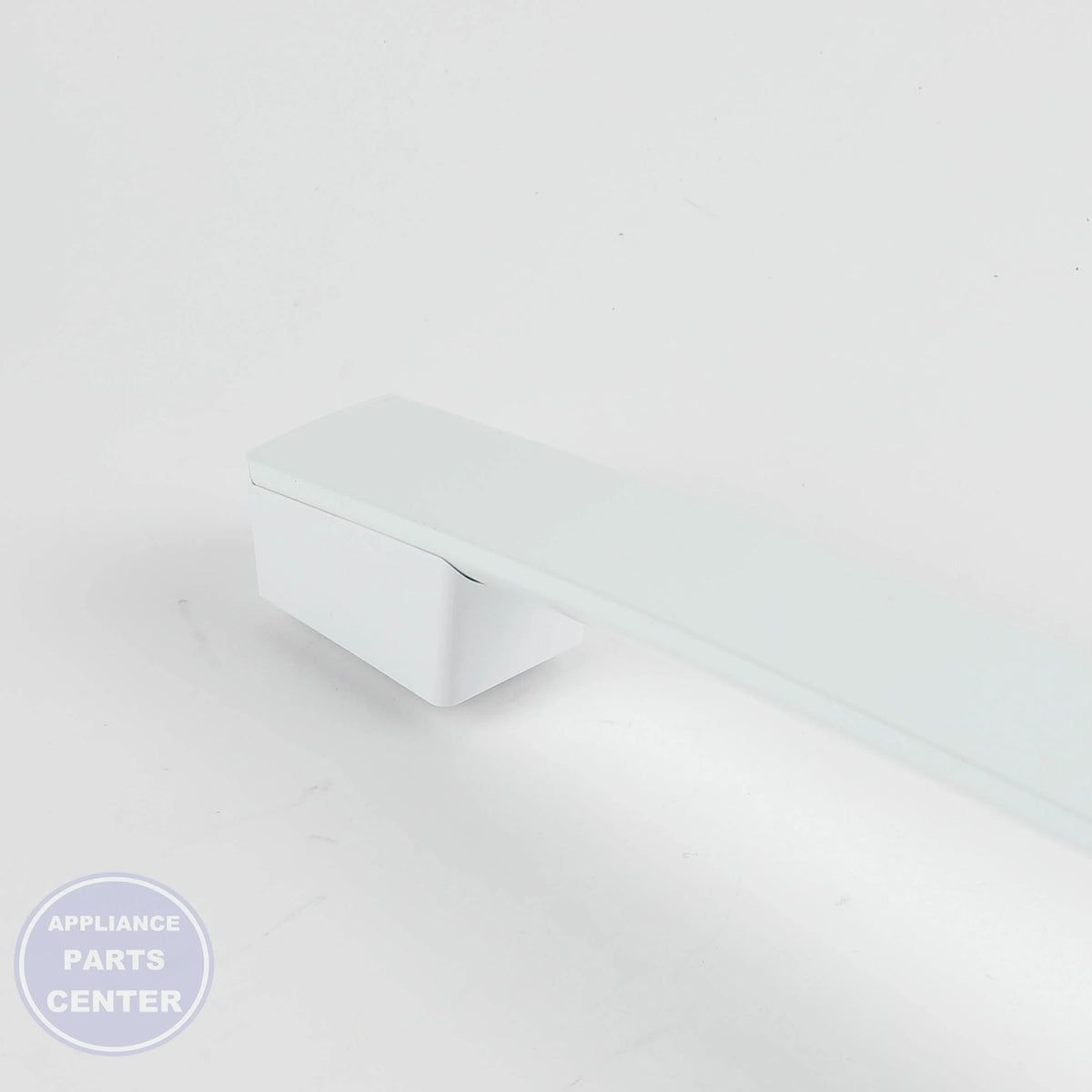 HANDLE AND ENDCAP ASM (WH) WB15X42629 - Detailed view of sturdy design
