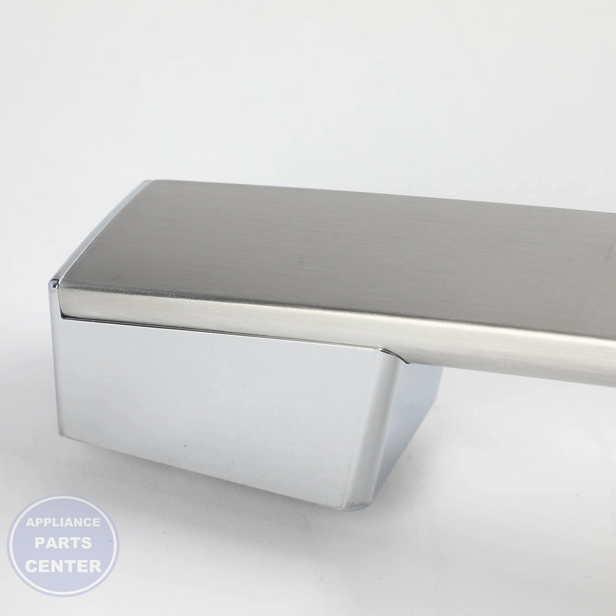 GEH HANDLE AND ENDCAP ASM (SS) WB15X42631 - Installation in specific model showcasing mounting points