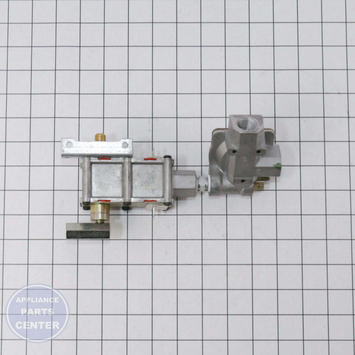 GEH VALVE CONTROL ASM SIC D. WB19K10051 - Installation in GEH model showing key mounting points