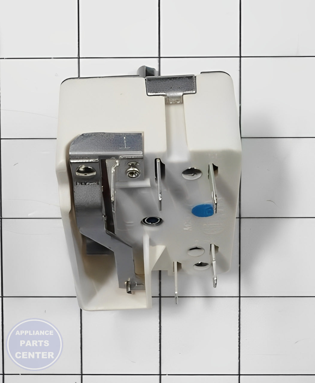 GE OVEN INFINITE SWITCH WB24T10012 - Installation in GE [Model] showing mounting points
