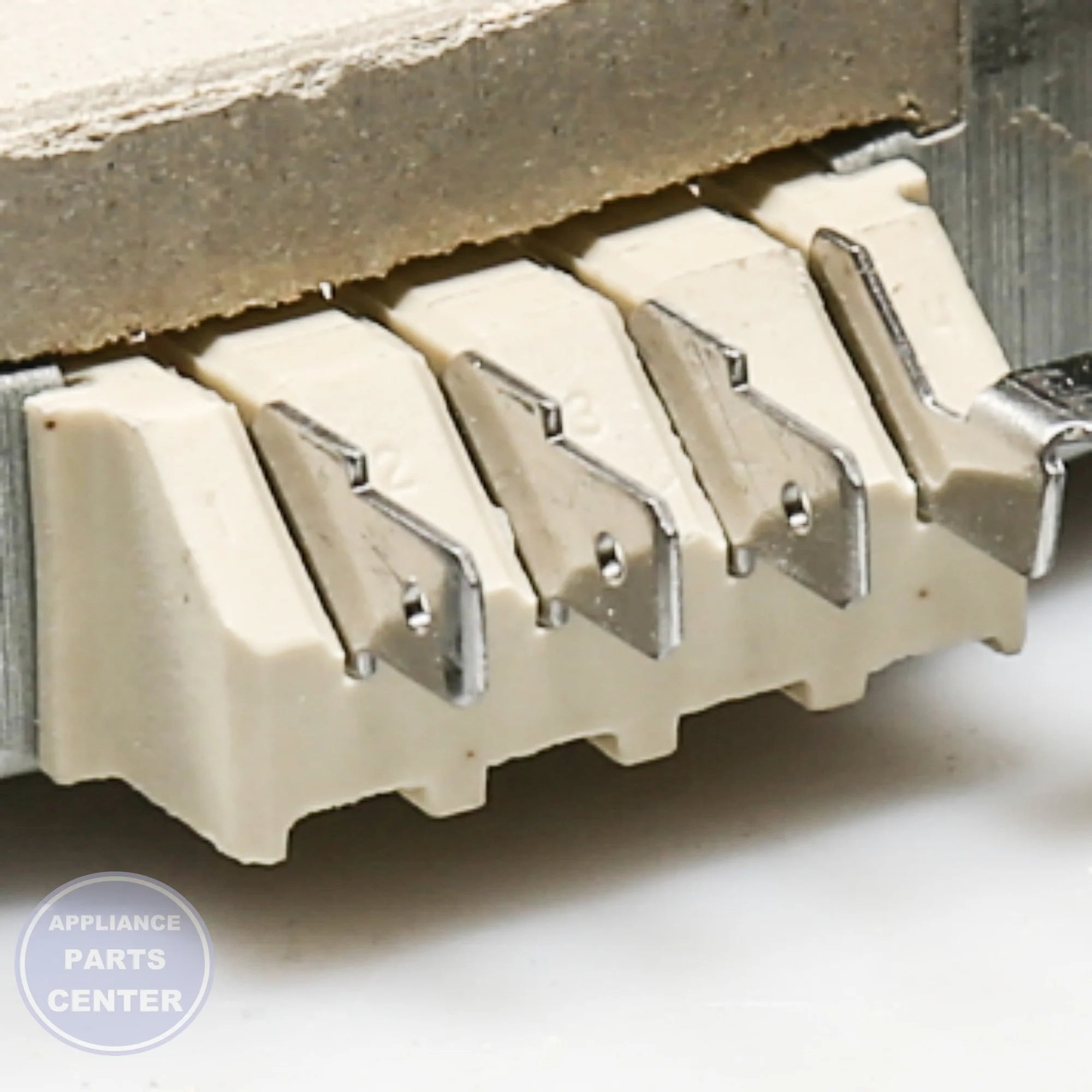 GEH ELEMENT HALIANT 12 TRPL WB30T10107 - Installation in specific model showing key mounting points