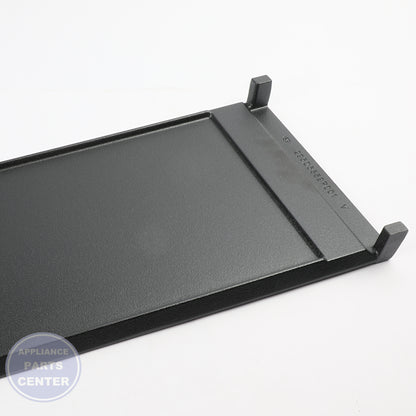 GEH GRIDDLE WB31X49806 - Installation in GEH model showing easy mounting points