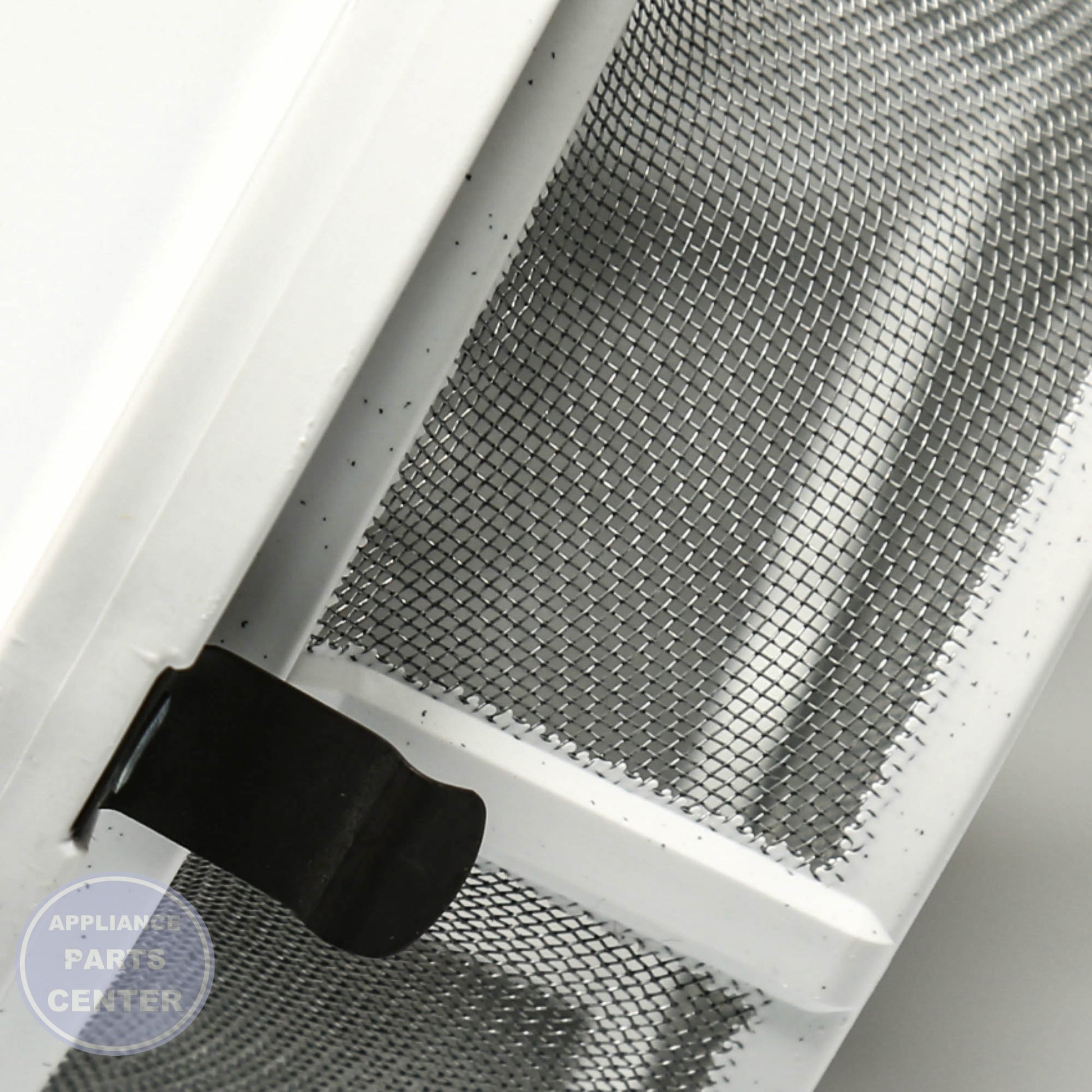 GEH CVR LINT SCR WE18X25155 - Installation in GEH model showcasing easy mounting points