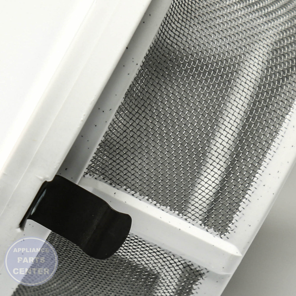 GEH CVR LINT SCR WE18X25155 - Installation in GEH model showcasing easy mounting points