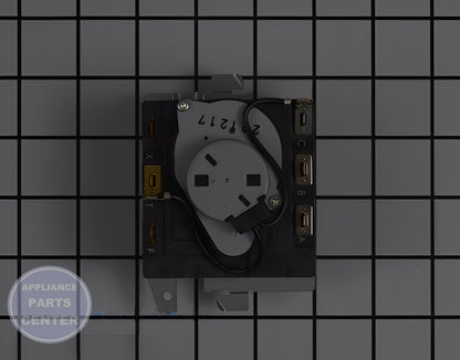 GE DRYER CONTROL TIMER ASSEMBLY WITH PLASTIC SHAFT WE4M359 - Detailed view of circuit board and timer specifications