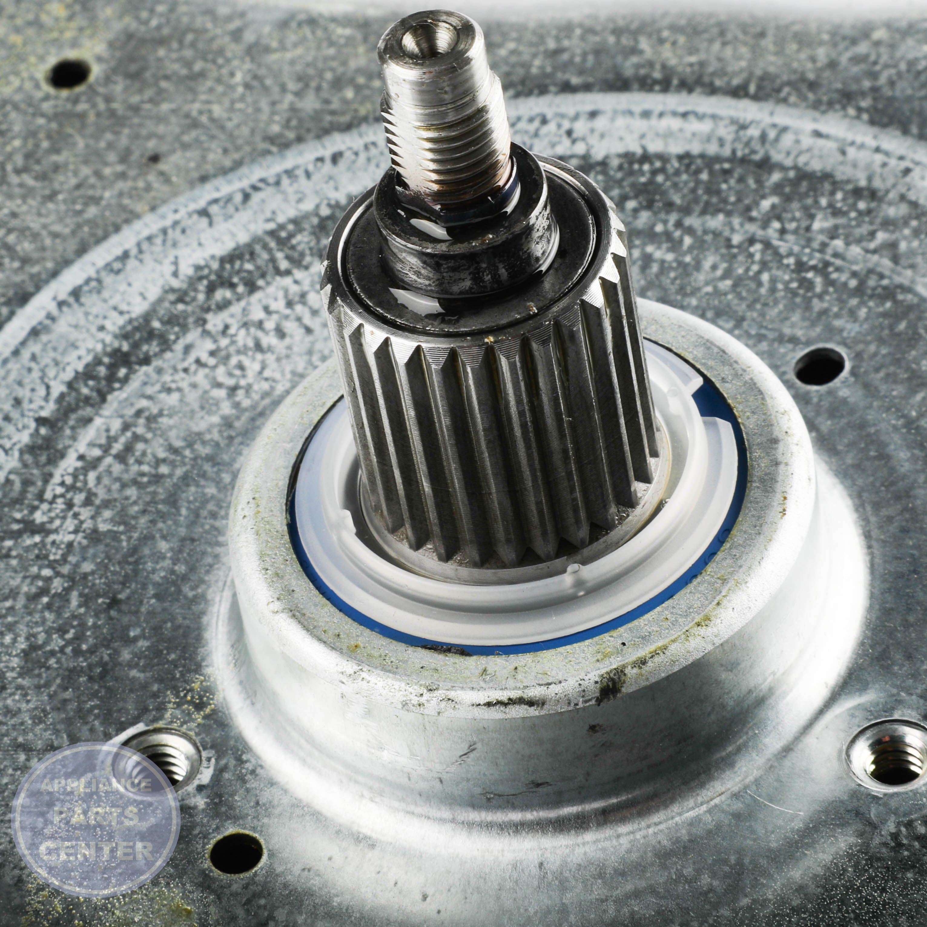 GEH PLATFORM BEARING RETAINER & FASTENERS WH03X33732 - Installation in GEH WH03X29581 showing mounting points
