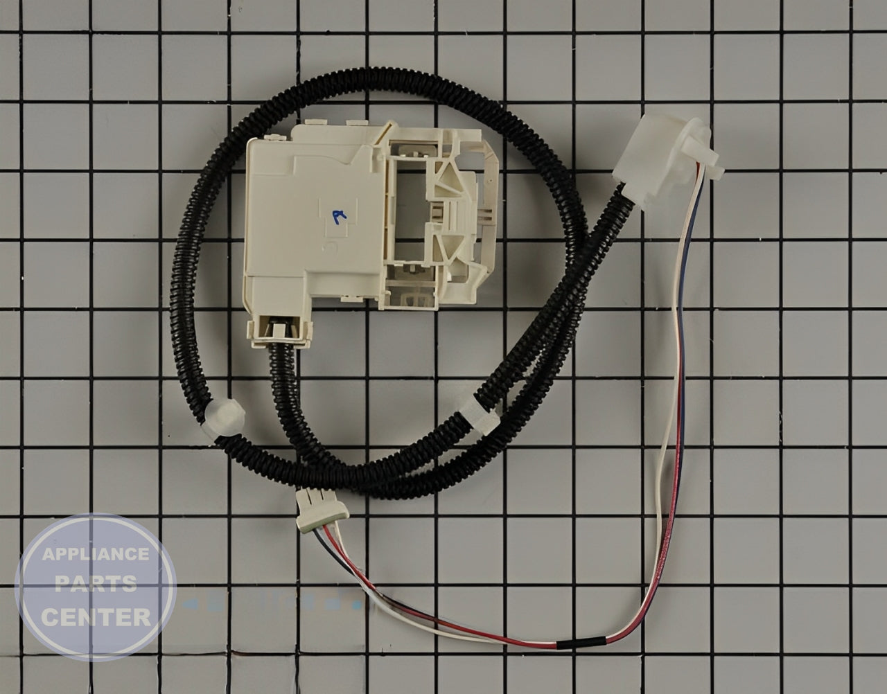 GE LID LOCK SERVICE KIT WH08X37938 - Detailed view of the latch mechanism