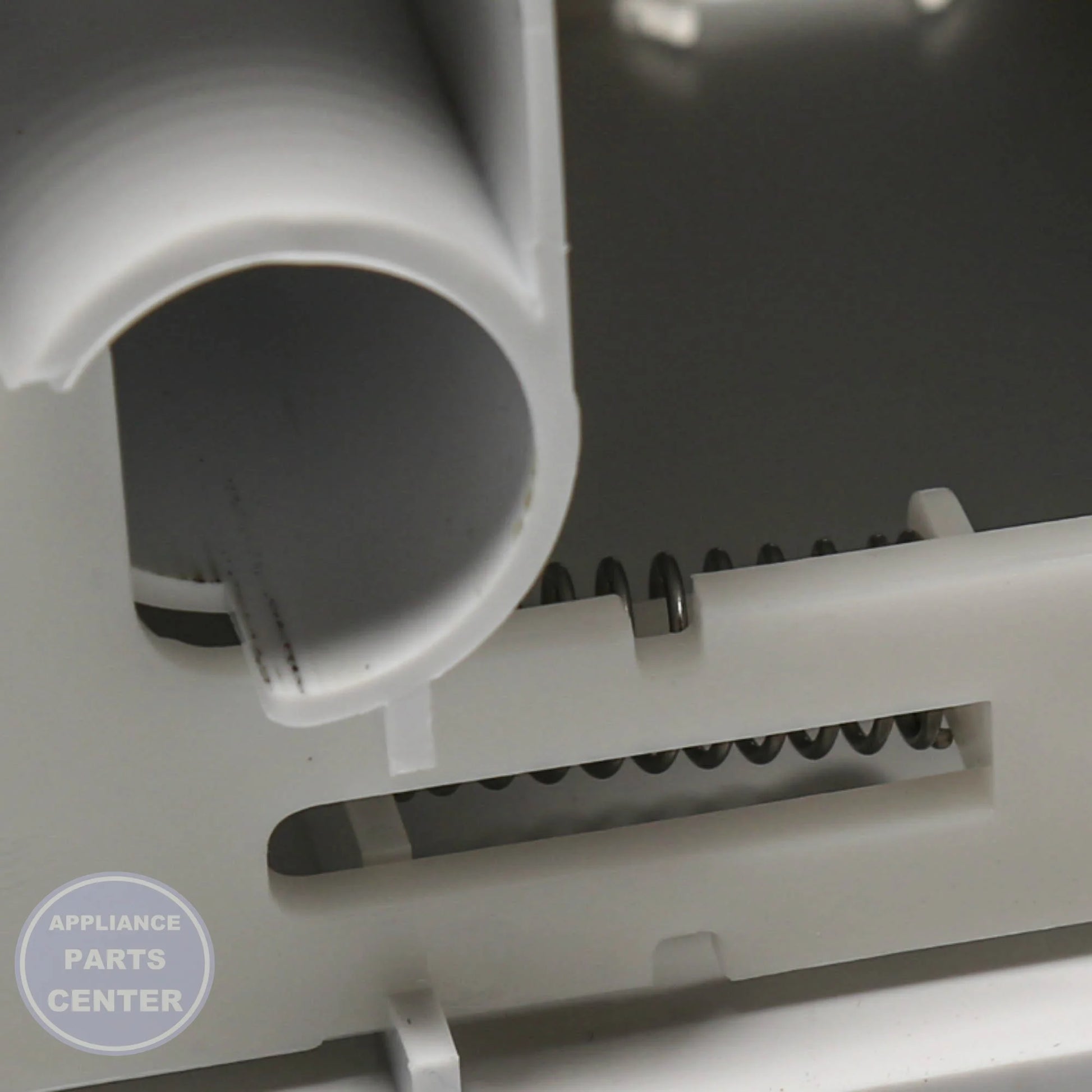 WPL ICE-CONTNR WP2258243 - Installation in WPL model demonstrating easy mounting points