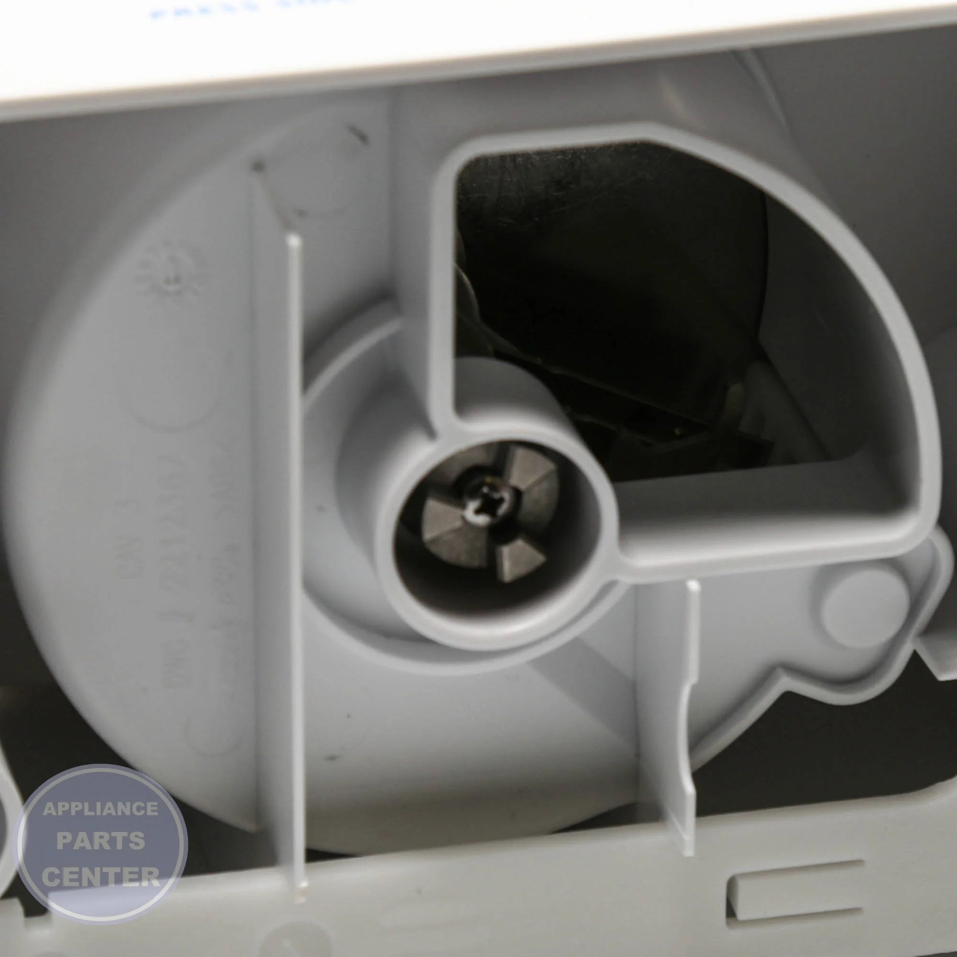 WPL ICE-CONTNR WP2258243 - Installation in WPL model demonstrating easy mounting points