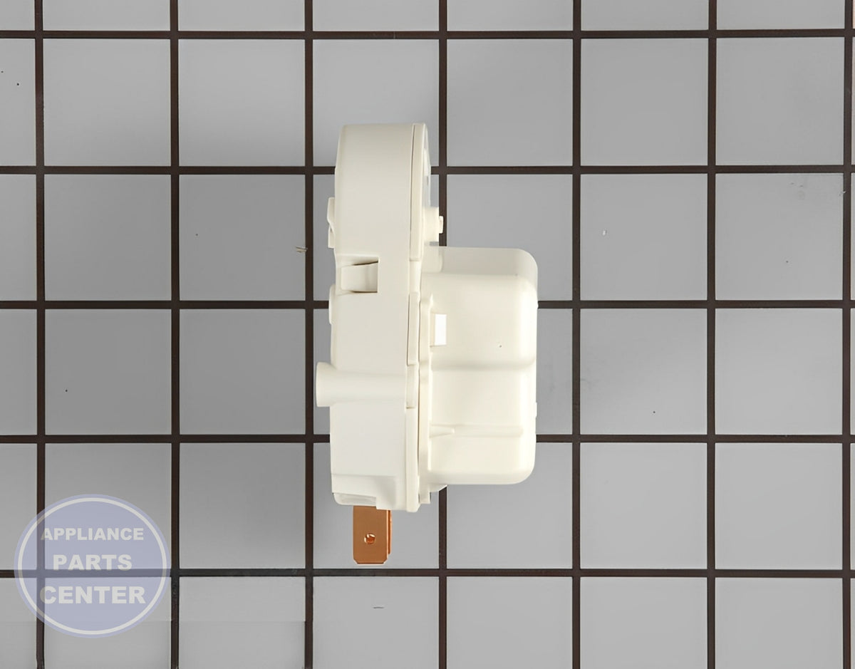 WHIRLPOOL REFRIGERATOR DEFROST TIMER WP67001036 - Detailed view of circuit board and timer