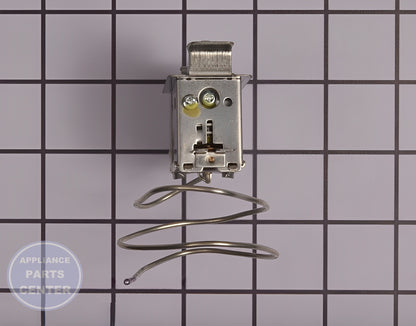 WHIRLPOOL REFRIGERATOR ELECTRONIC CONTROL BOARD WP67005335 - Detailed view of thermostat control