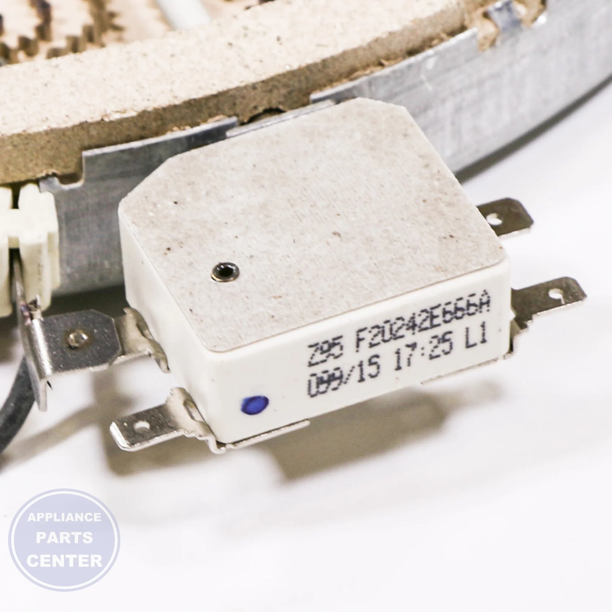 WPL ELMNT-SURF WP8286187 - Installation in Whirlpool model showing key mounting points