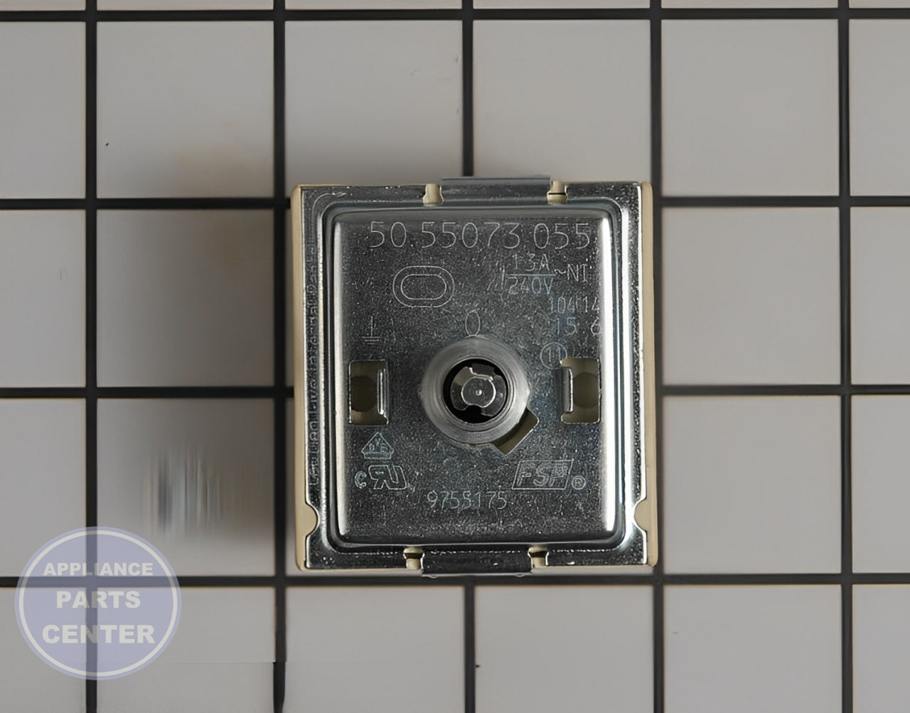Surface Element Switch WP9755175 - Detailed view of 240V and 2100W capacity