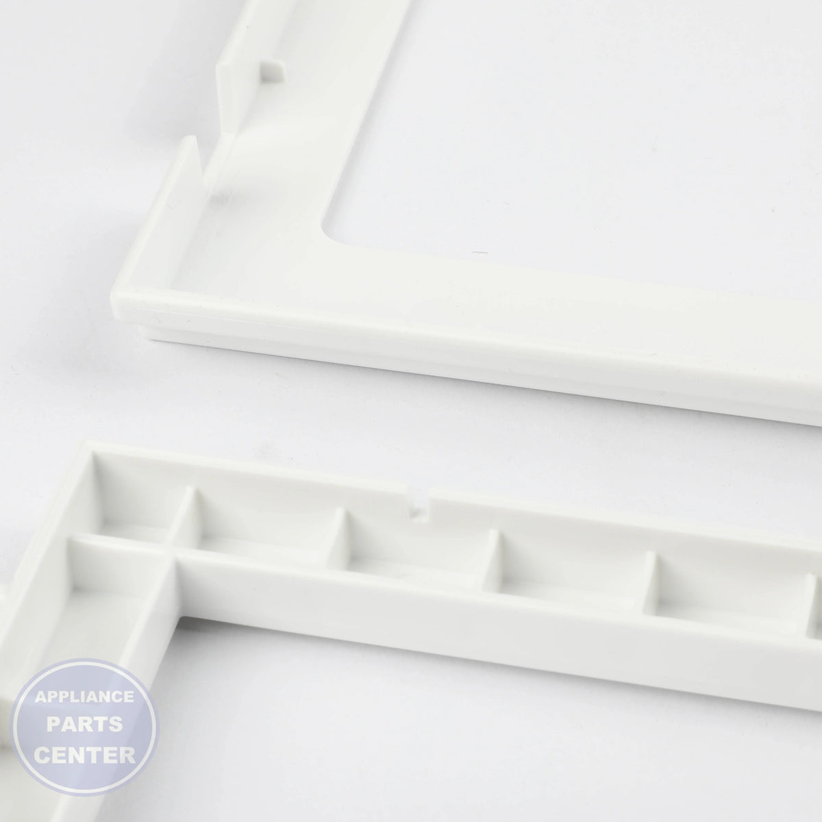Whirlpool Shelf-Glas WPW10313893 - Installation in Maytag model showing mounting points