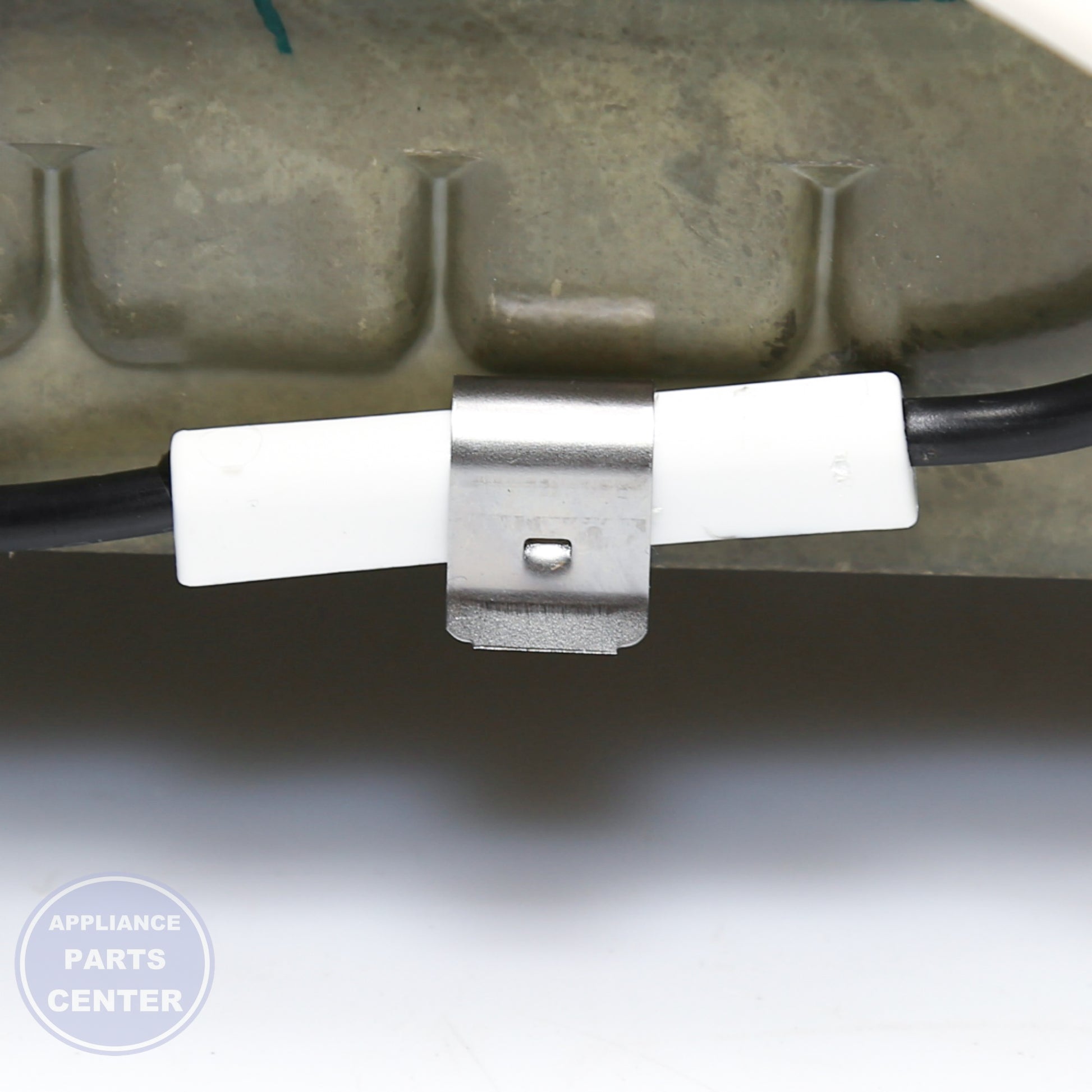 WPL ICEMAKER WPW10715709 - Installation in specific model showing key mounting points