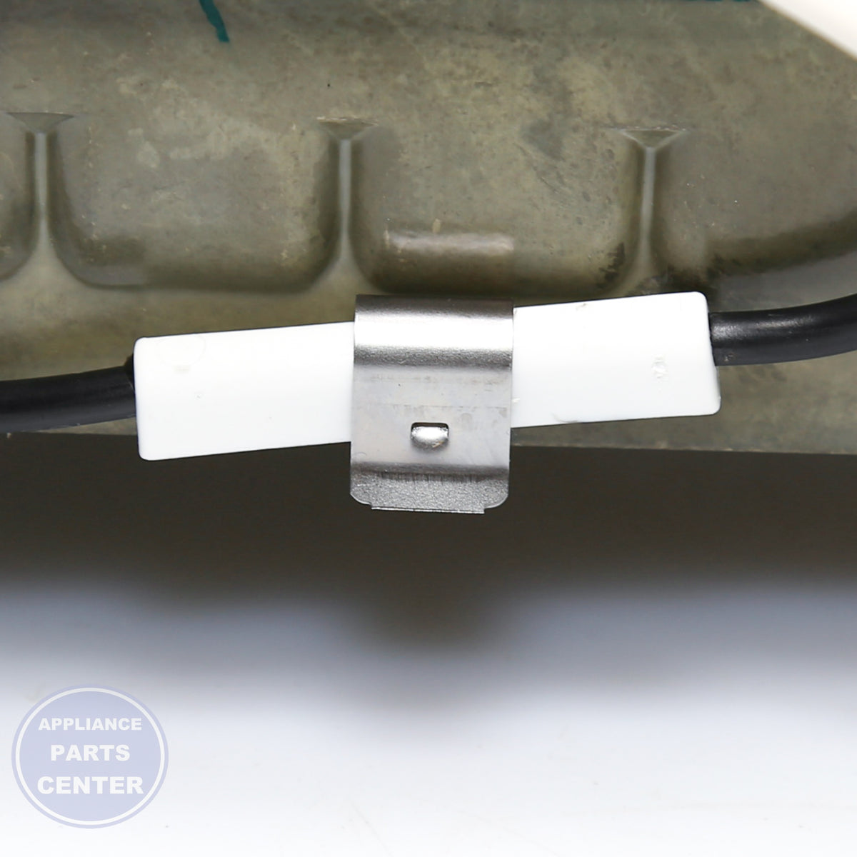 WPL ICEMAKER WPW10715709 - Installation in specific model showing key mounting points