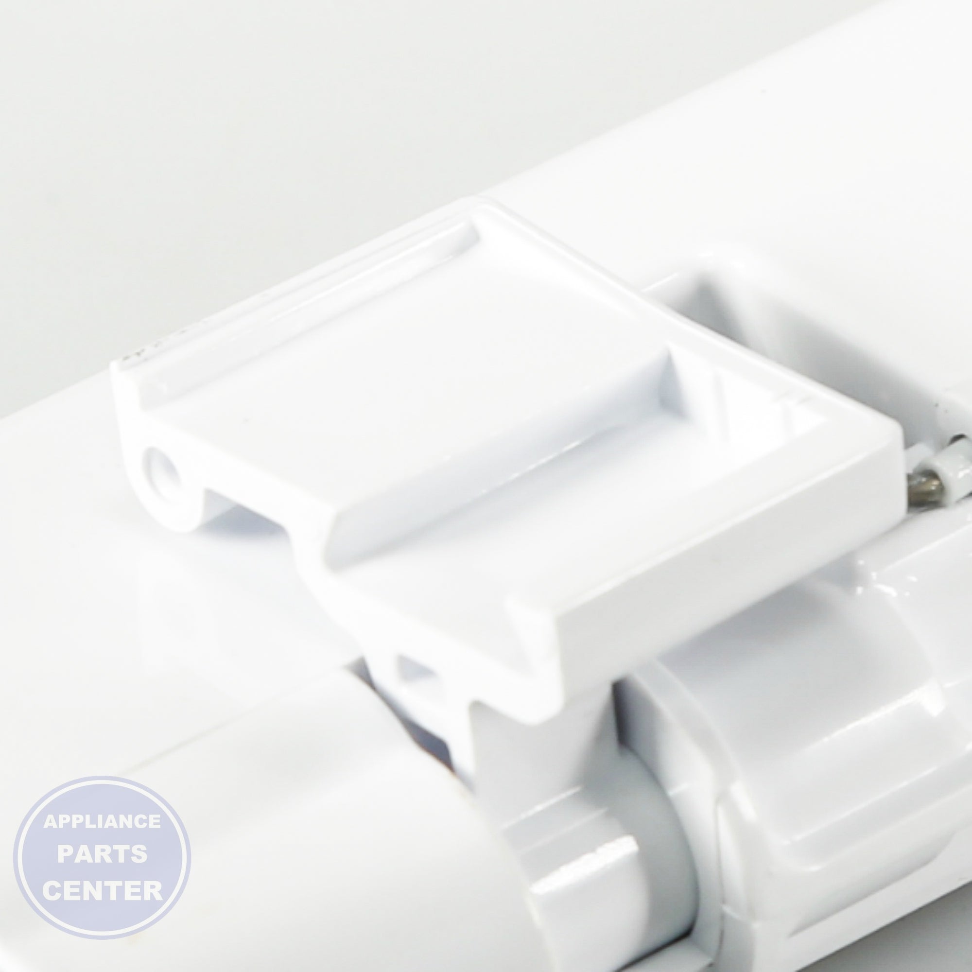 GEH ASM FRENCH WR02X12669 - Installation in ABC123 model showing key mounting points