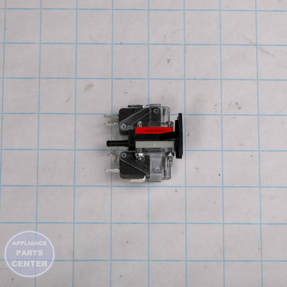 GEH PRESSURE SWITCH WR02X25989 - Installation in specific model showing mounting points