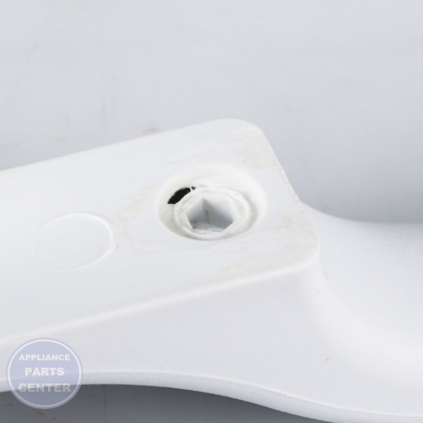 GEH PK HANDLE SMALL ASM WH WR12X10760 - Installation in GEH model showing easy mounting points