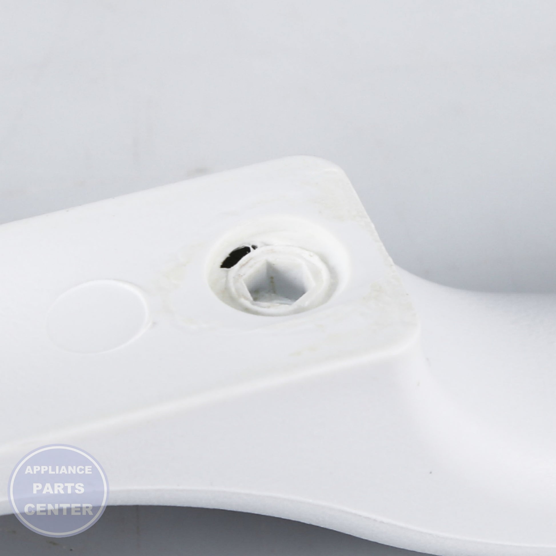 GEH PK HANDLE SMALL ASM WH WR12X10760 - Installation in GEH model showing easy mounting points