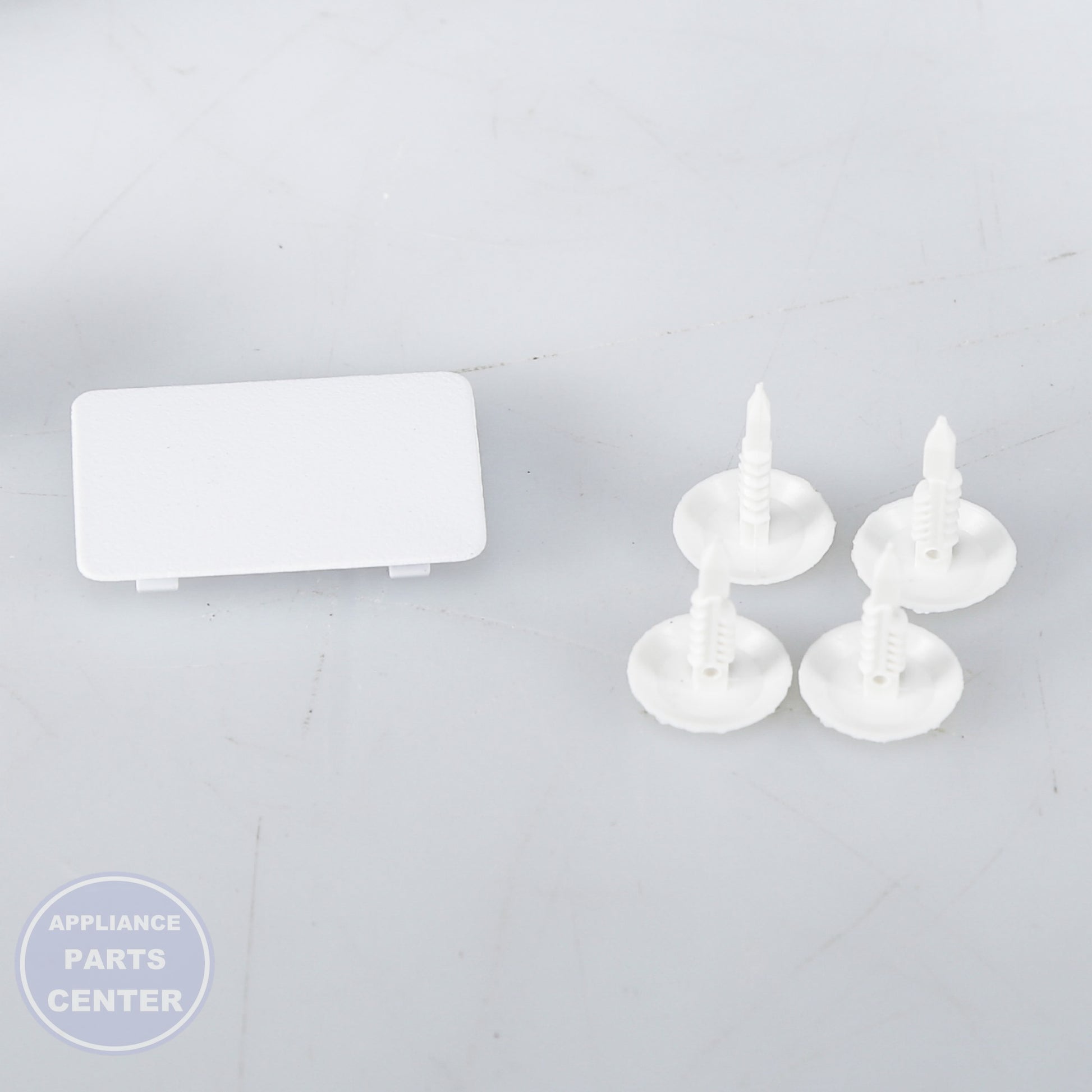 GEH PK HANDLE SMALL ASM WH WR12X10760 - Installation in GEH model showing easy mounting points