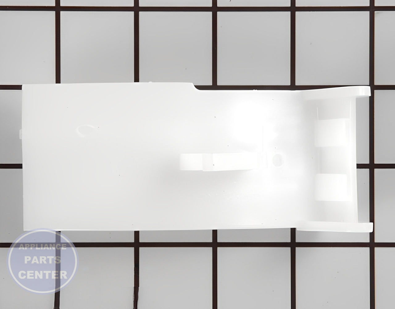 DEFLECTOR ICE DISPLAY WR17X10703 - Detailed view of optimized ice delivery