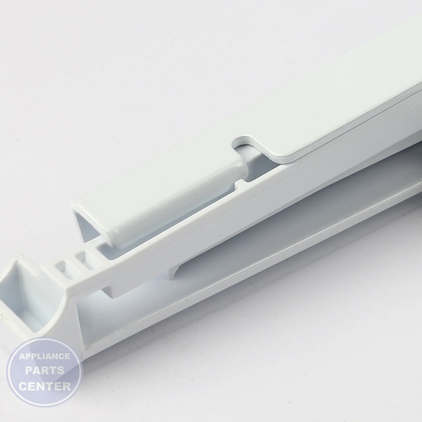 QUICKSPACE SHELF - WHITE WR32X31963 - Detailed view of durable white shelf design