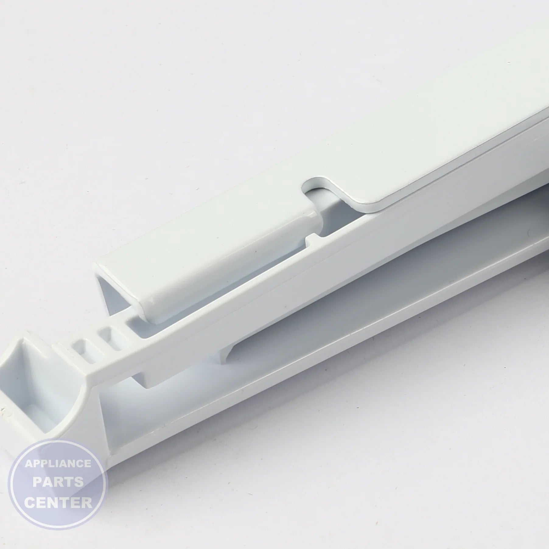 QUICKSPACE SHELF - WHITE WR32X31963 - Detailed view of durable white shelf design