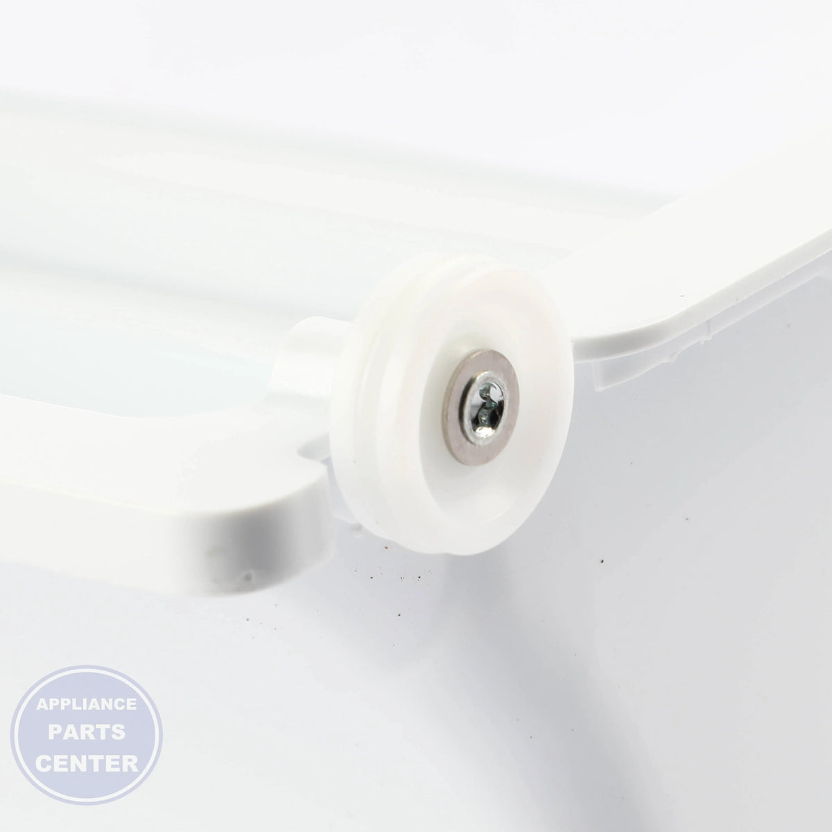 GEH REFRIGERATOR VEGETABLE PAN BIS WR32X32031 - Installation in GEH model showing easy mounting points