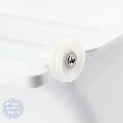 GEH REFRIGERATOR VEGETABLE PAN BIS WR32X32031 - Installation in GEH model showing easy mounting points