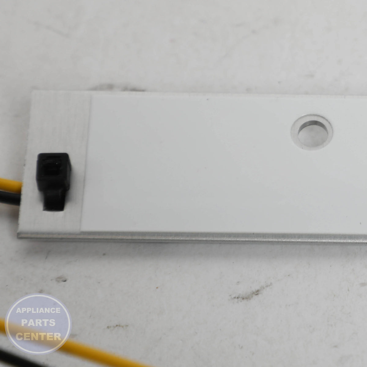 GEH TOWER LED WR55X32730 - Installation in GEH model showing easy mounting points