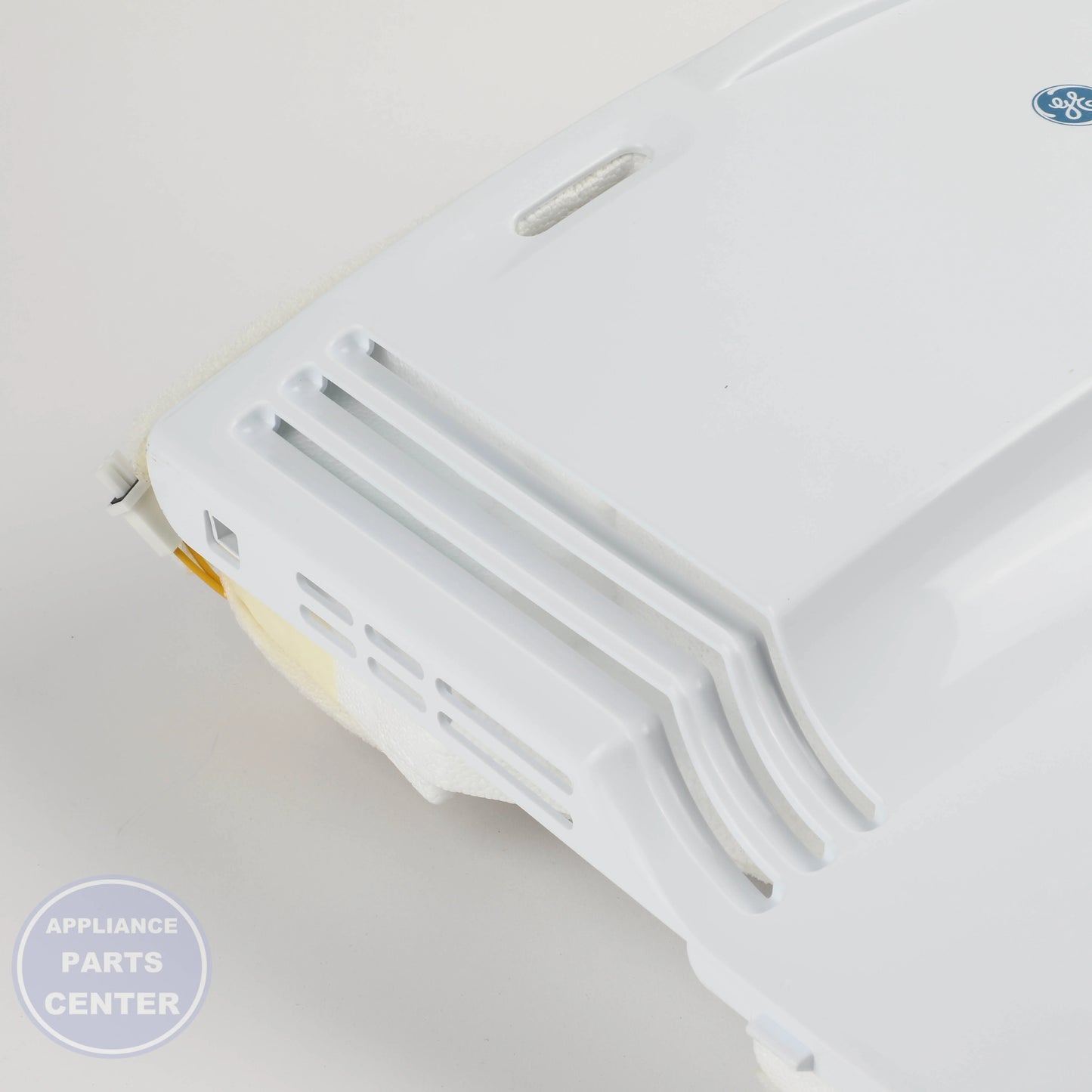 GEH EVAP COVER ASM WR60X10272 - Installation in GEH model showing key mounting points