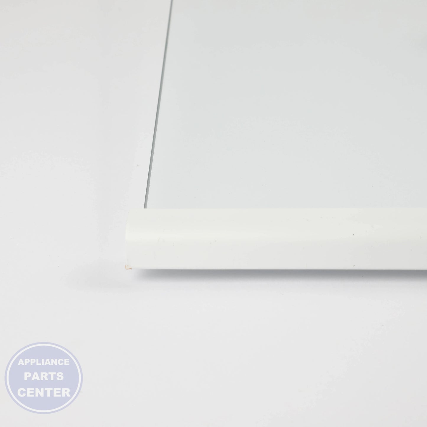 FRESH FOOD GLASS SHELF 22 - Detailed view of durable glass construction