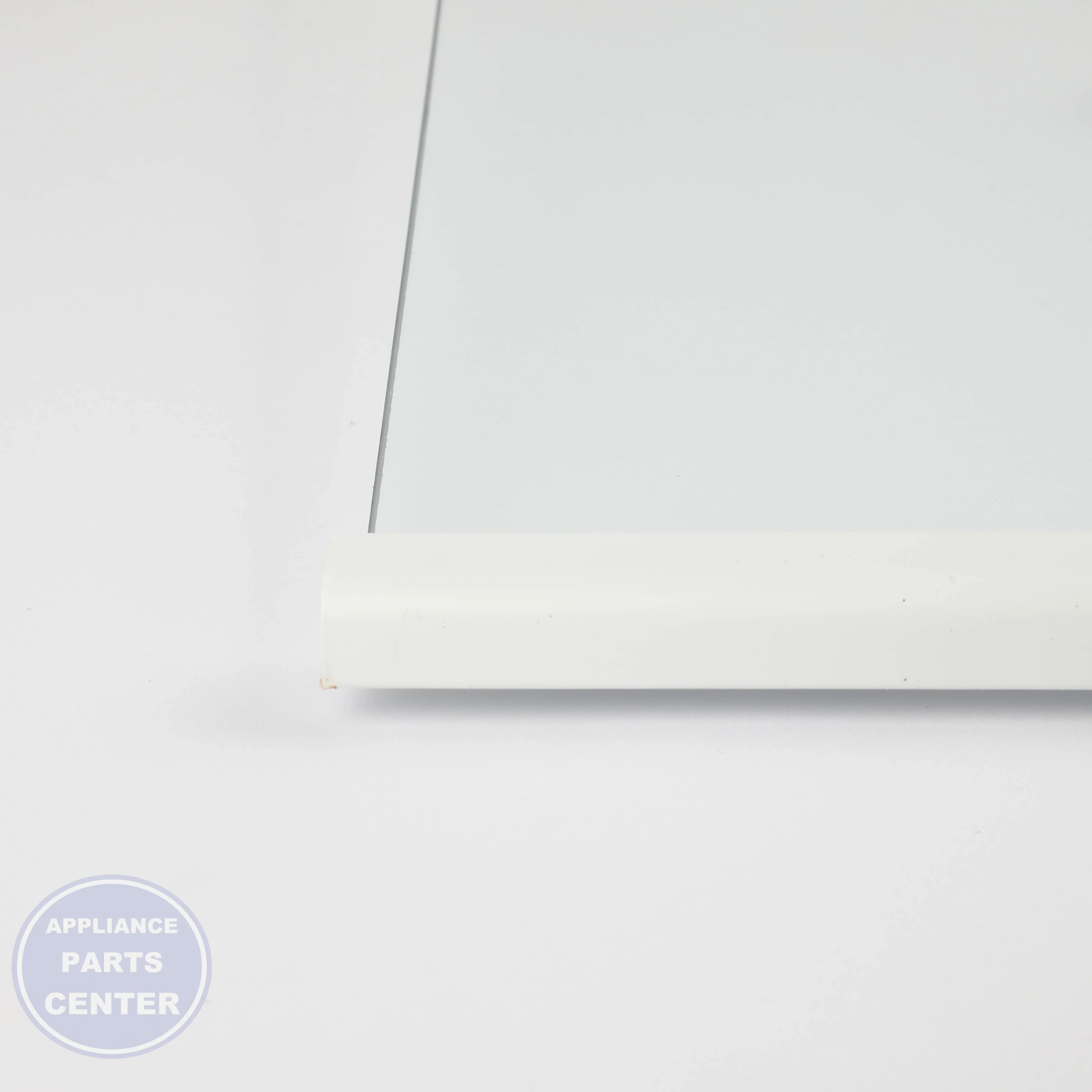 FRESH FOOD GLASS SHELF 22 - Detailed view of durable glass construction