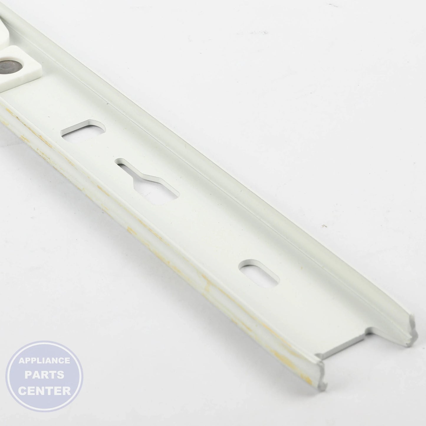 GEH FRAME GUIDE SHORT SLID WR72X10123 - Installation in XYZ series showing mounting points