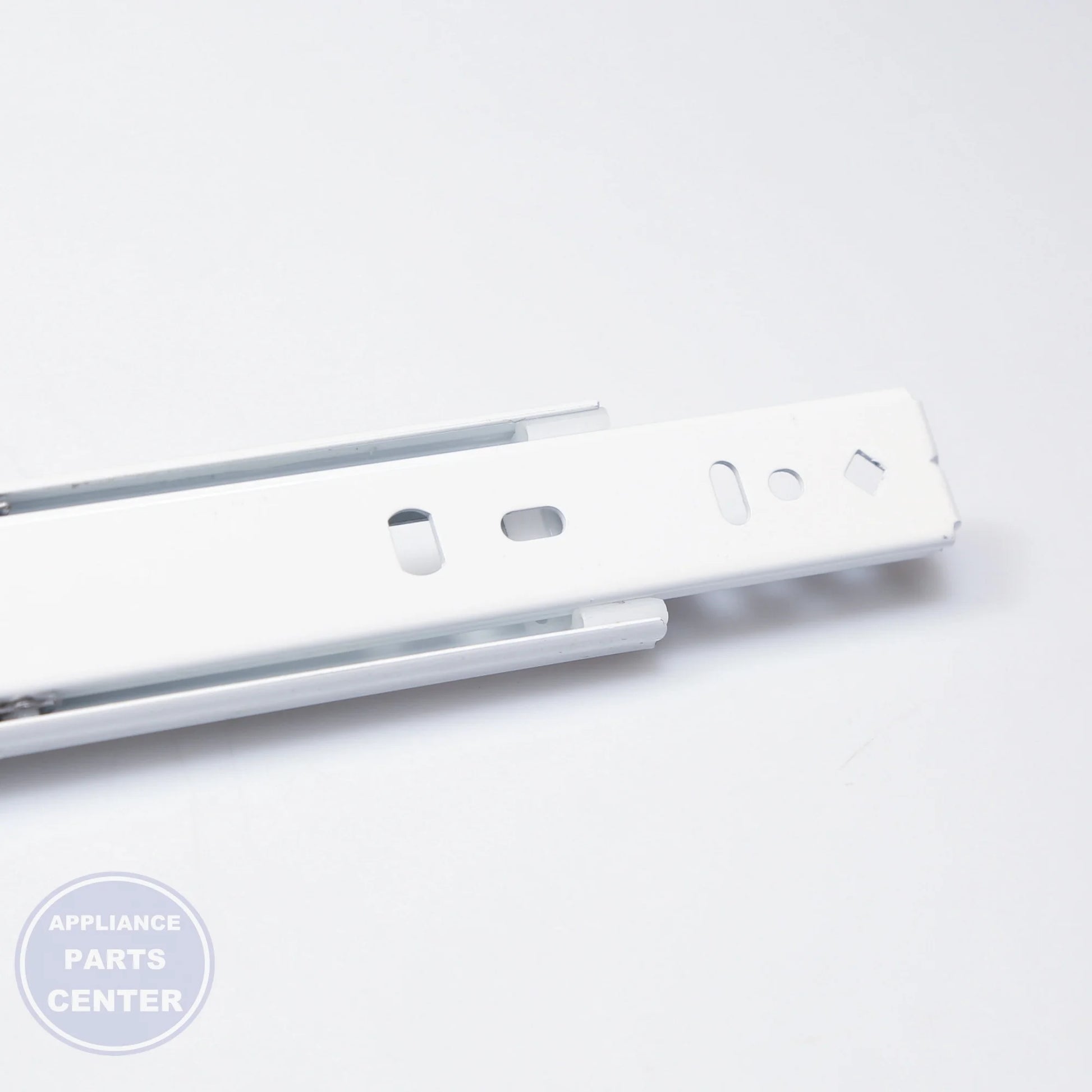 GEH SLDE ASM 12 WR72X10196 - Installation in GEH model showcasing key mounting points