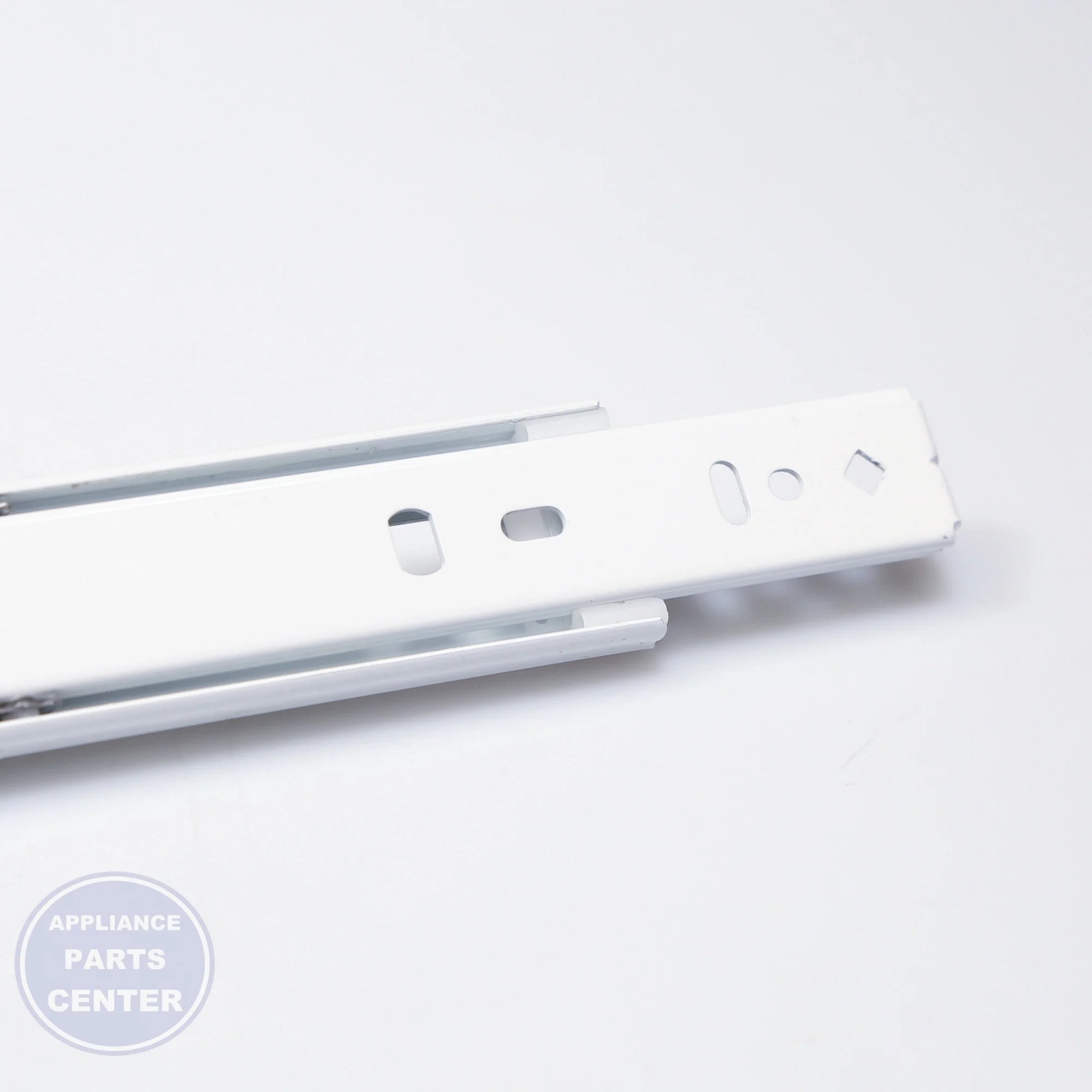 GEH SLDE ASM 12 WR72X10196 - Installation in GEH model showcasing key mounting points