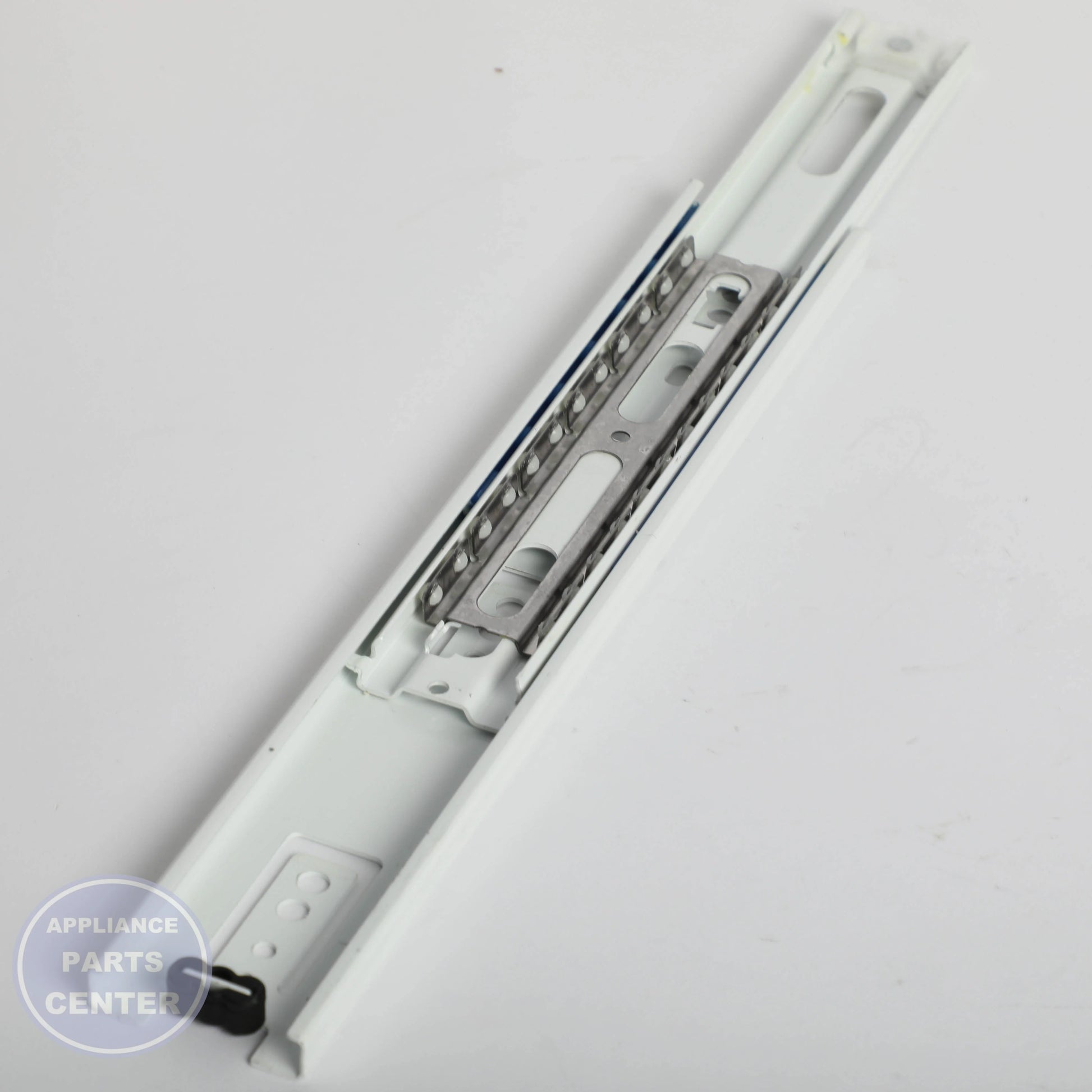 GEH SLIDE OUTER WR72X10365 - Installation in GEH model showing key mounting points