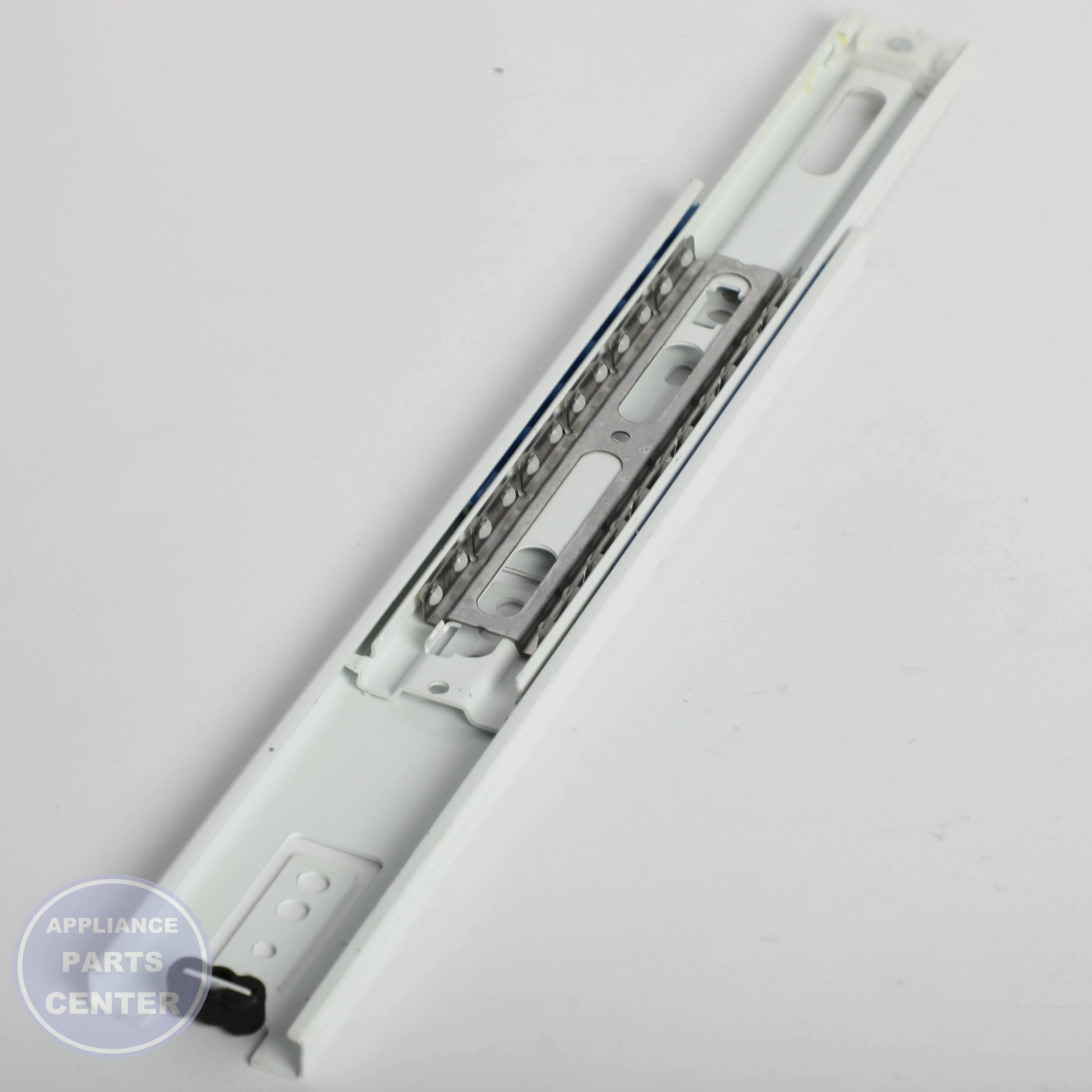 GEH SLIDE OUTER WR72X10365 - Installation in GEH model showing key mounting points
