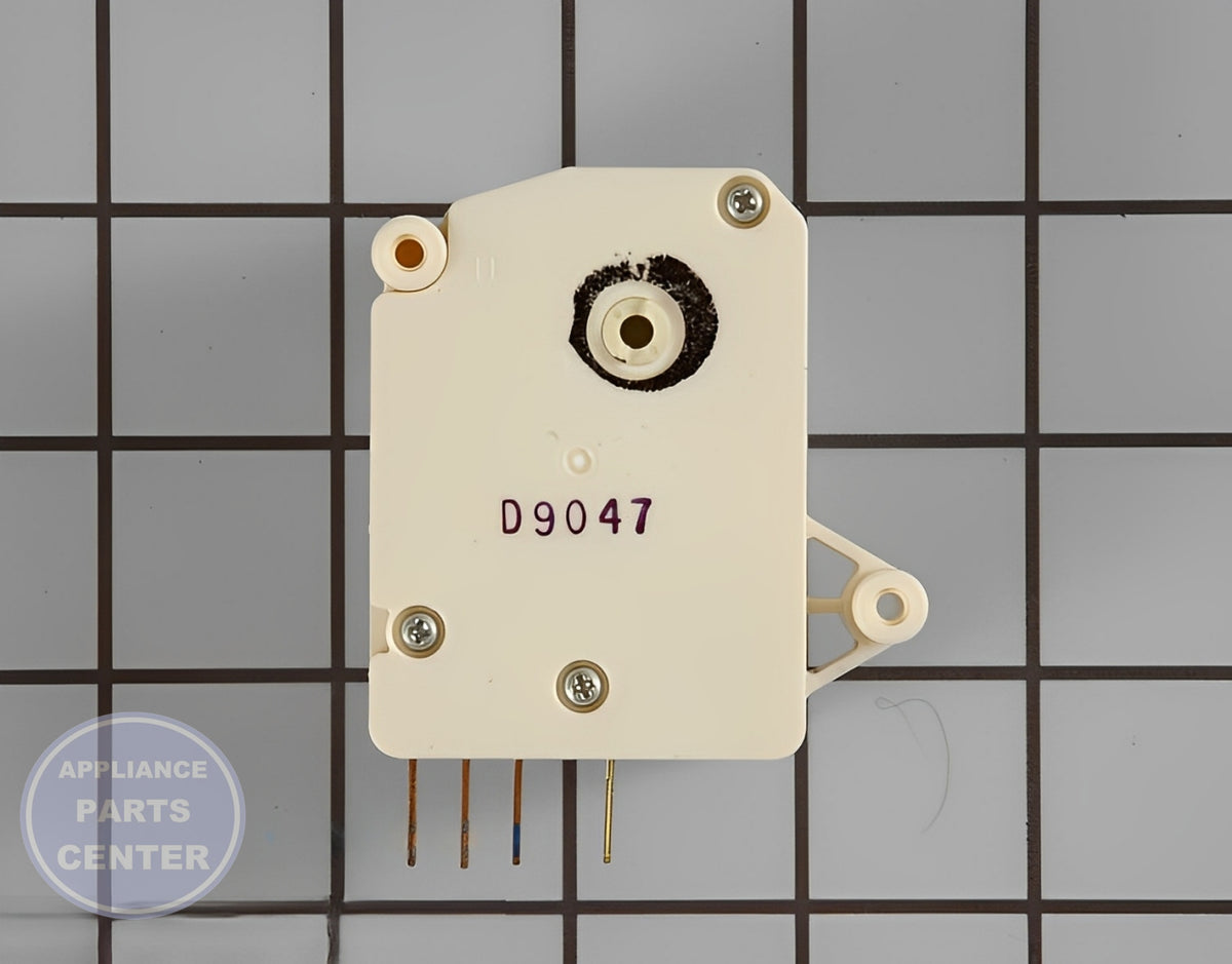 GE REFRIGERATOR DEFROST CONTROL WR9X565 - Detailed view of circuit board & timer